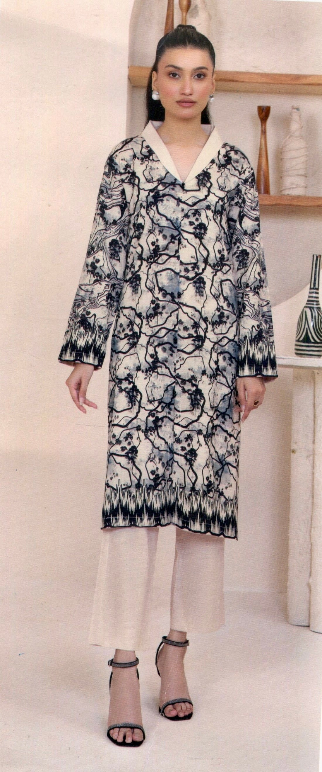 🖤 Black & Grey Abstract Print Khaddar – 2 Piece Winter Suit